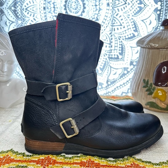 Sorel Black and Red Combat Boots - Picture 4 of 11